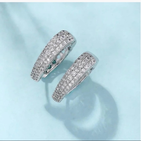 Cube zirconia hoops earrings - Picture 3 of 4